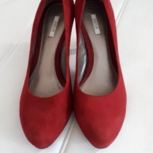 NWOT GEOX Respira Red Suede Pumps Sz38